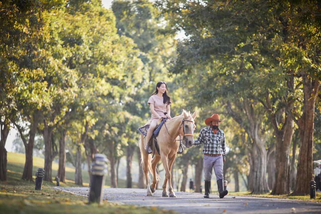 Rancho Charnvee & Country Club Khaoyai 渡假村 Pakchong